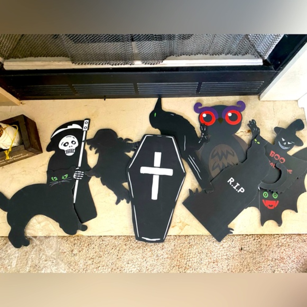 NWT bundle of assorted Halloween Decorations with stakes